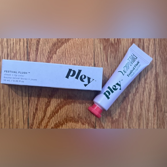 Pley Beauty
Festival Flush Lip & Cheek Tint
- Pink Agave - Picture 2 of 3